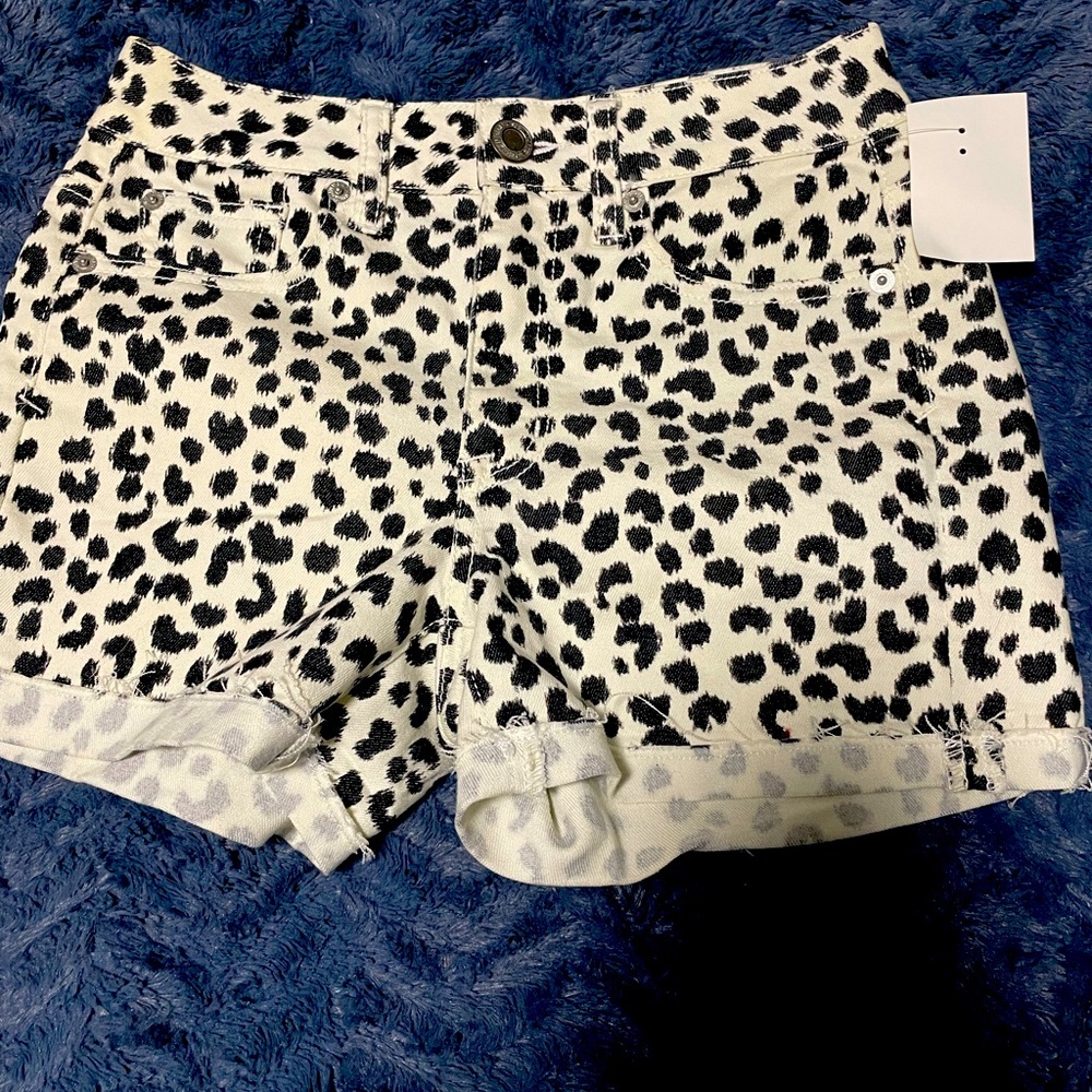 American Eagle cheetah print shorts size 2 NWT